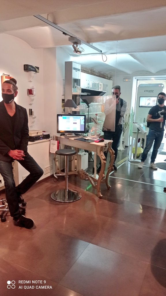 isabelpalleja's tweet photo. Ruta pels comerços de @CorEixample adherits al projecte #RetailLabBCN amb @beabloo.
Interessant que les persones responsables dels comerços ens expliquin les seves impressions després d'un mes.
Les conclusions són molt positives.
@CrearteStyling @barrabescom @FloresNavarro https://t.co/TpFOOofC8E