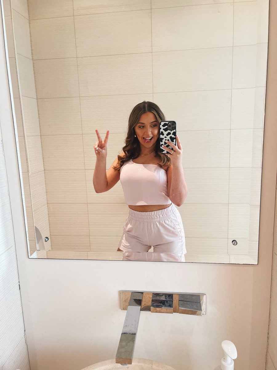 becky tweet media