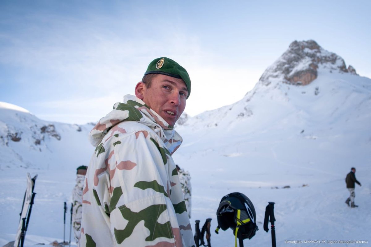27bim's tweet image. Nous avons la profonde tristesse de vous annoncer le décès d’un soldat de montagne du #2eREG mort en service dans le massif du Beaufortain, lors d’un entrainement en alpinisme. Toutes nos pensées et notre soutien pour sa famille, ses proches et ses frères d’armes. @armeedeterre