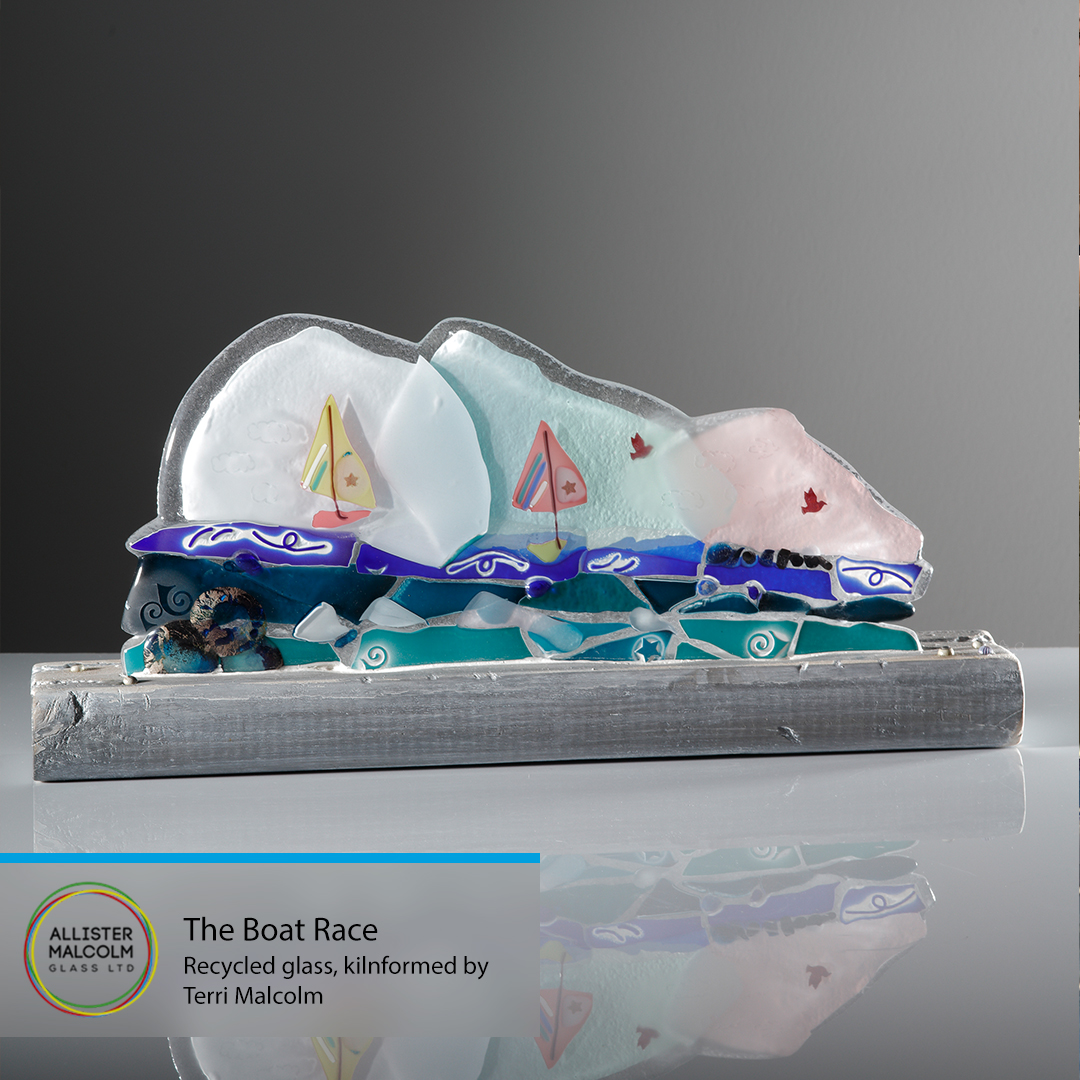 allistermalcolm's tweet photo. Recycling our studio waste is important to us. Terri  arranges details to create these works of art. 
her latest pieces inspired by coastal visits.
https://t.co/BKtNXxpuae
#recycled #recycledart #kilnformed #glassartist #fusedglass #recycledglass #madaboutwaste #kilnformedglass https://t.co/FDvOaKzmZ9