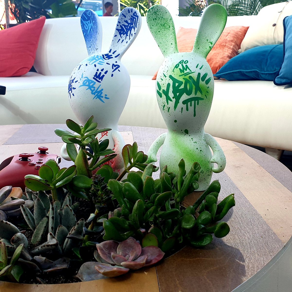 Zirka_ZT's tweet image. Le weekend sera bon 🔥. 12 Juin @UbisoftFR #UbiForward, le 13 @XboxFR #XboxBethesda / souvenir de @Oskunk #E32019