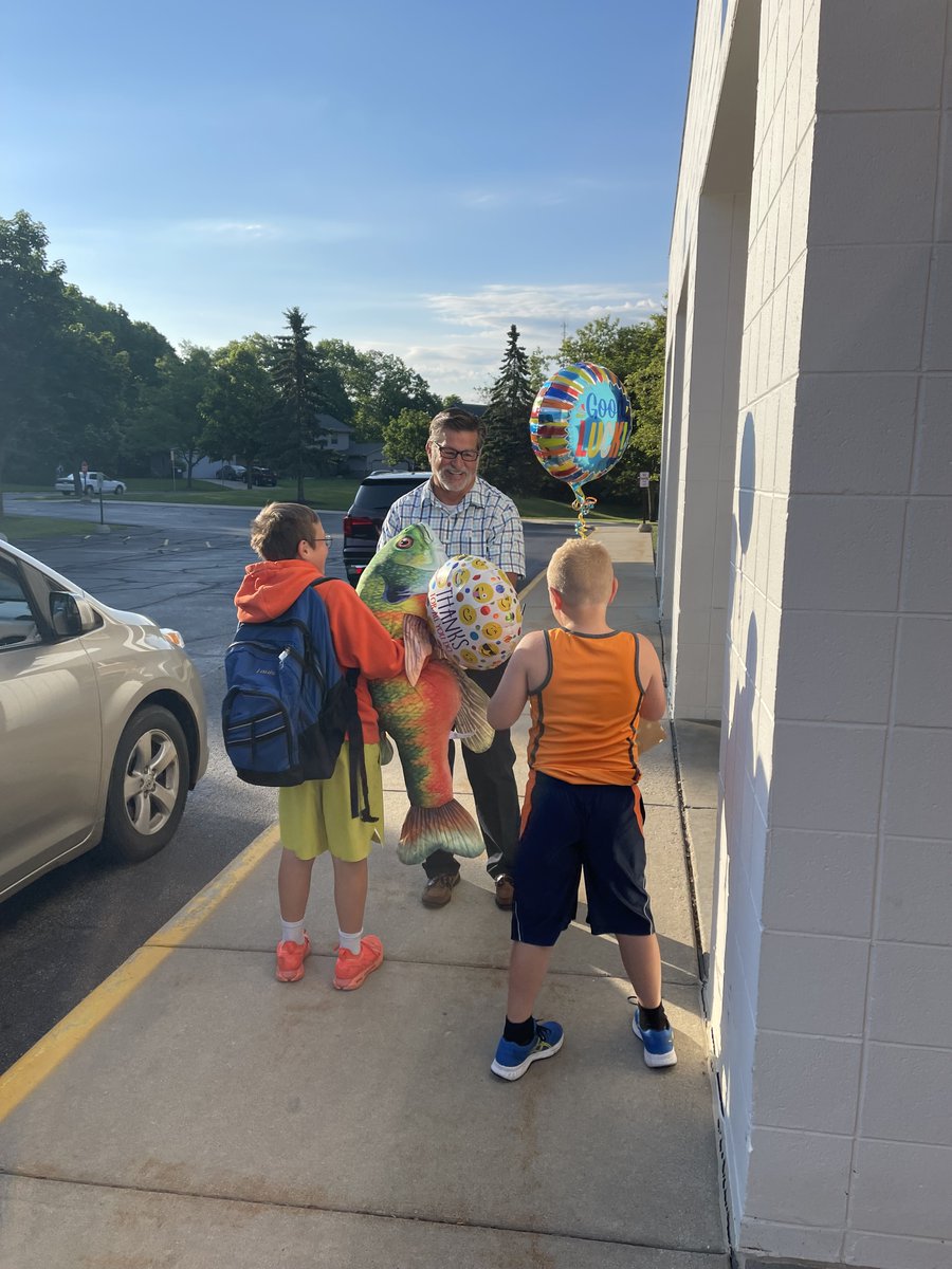 SMS_Owls's tweet photo. What a wonderful surprise! My most favorite thing is greeting kids in the upper lot every morning and to have the kids and parents giving my gifts this morning as I head into retirement was not something I expected. Thank you so much for you kindness and sincere messages ❤️🧡💛 https://t.co/uxETWlR05P