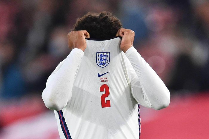 BeyondBleachers's tweet photo. Liverpool RB Trent Alexander-Arnold will miss the Euros after suffering a thigh injury yesterday vs. Austria. 

England won't name a replacement for him until after their friendly against Romania on Sunday. https://t.co/90aactTb63