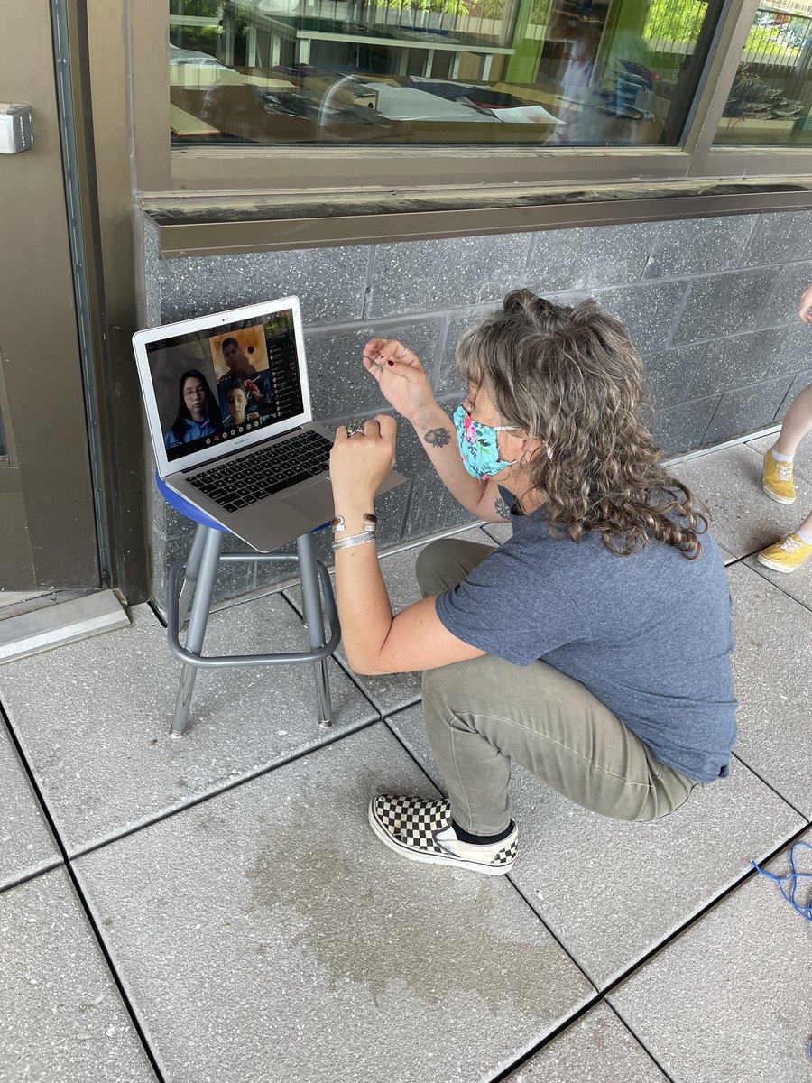 The art porch is so fun! Thanks for helping us learn how to weave in person and virtually <a href="/ArtmercadomsMs/">Ms Mercado</a> #onFleet