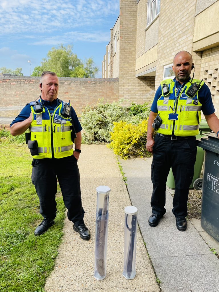 KnifeEast's tweet photo. Step 1 collect the weapon ❗️
Step 2 hand in ❗️
Thank you for all the support guys these are some genuine fellas trying to help change things for the better in our community 🙏🏼 @KnifeEast @lodge_watch @NorthantsPolice #dropthatknife https://t.co/RQXOO6Z8YX