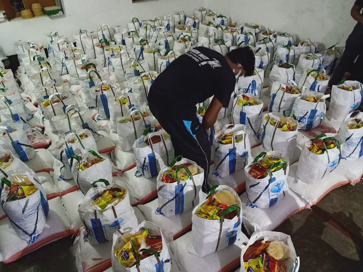 HumanityFirstIN's tweet photo. #HumanityFirst #India ration kits distribution to needy people during the pandemic Corona and after the #yasscyclone  in #SORO,#Odisha today .
Dr. Ashok Kumar Das Tahsildar &amp; Executive Magistrate inaugurated the Distribution program.
#Islam #Ahmadiyya #IndiaFightsCorona https://t.co/Ofdp9fvNuc