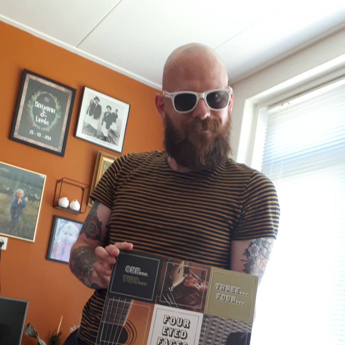 FourEyedFaces's tweet photo. Op 18 juni komt ons album 1,2,3,4... Let's Roll! uit. Dat was niet gelukt zonder de steun van alle 'crowdfunders' waarvoor nogmaals dank! 🤓

Zoals je ziet zijn we inmiddels begonnen met het persoonlijk bezorgen 😎

Bestellen kan via https://t.co/Ehd58RmW0F

-o-o-
Paul
Stef
Mike https://t.co/j9GaZkDvae