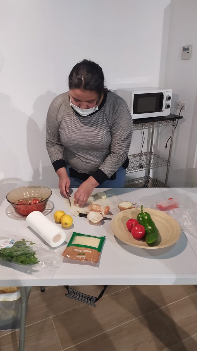 El dia de la mare vàrem fer un molt bon berenar entre totes i amb les criatures. Va ser un dia molt emotiu per a totes.