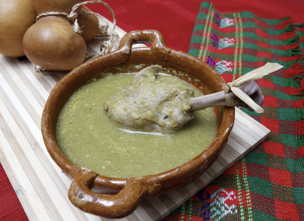 NuestroDiario's tweet photo. El jocón: exquisitez guatemalteca. 🇬🇹 ¡Sabroso! 😋
Buen provecho.
📷 Andrés Girón. #antojitos #jocon #recado #comidaguatemalteca #antojitochapín #nuestrodiario https://t.co/W78sWYU7Cf