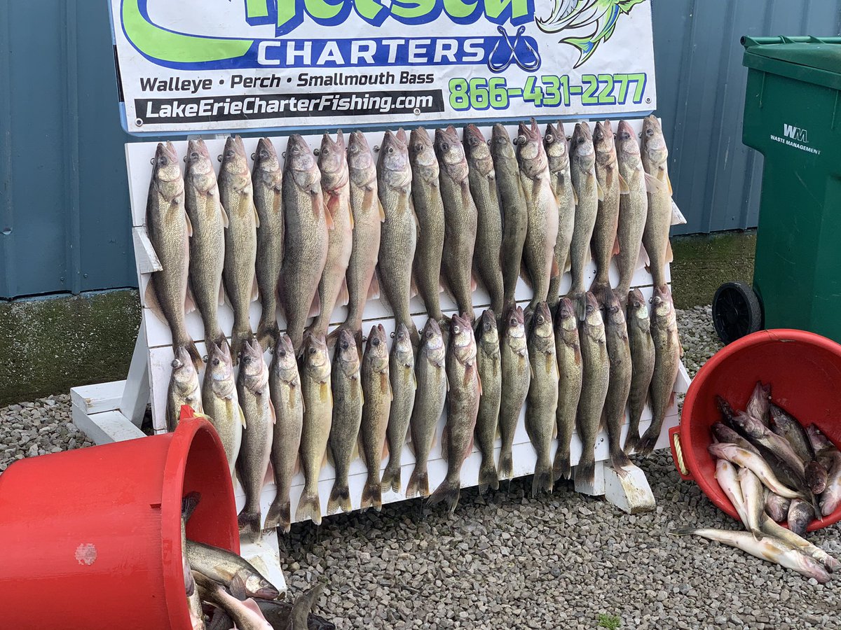 dilbuck32's tweet photo. Was a hell of a day on Lake Erie today.... https://t.co/33ADevoVba