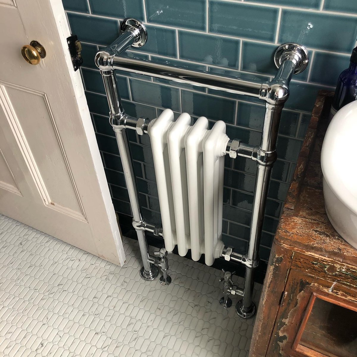 BestHeatingUK's tweet photo. Our Milano Elizabeth looking so beautiful in the elegant period style bathroom over at @themuddle_westsussex 🧡⁠ Find your fave Elizabeth 👉 https://t.co/b8xc7kZdhw

#MyBestHeating #BathroomIdeas #BathroomDecor https://t.co/0BHz5ZBQMa