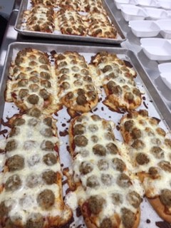 FeedingSWVA's tweet photo. What is cooking in our #AbingdonVA Children's Feeding Kitchen?   #flatbread #meatball #pizza is a #kid #favorite feeding sites and we aim to please!  Made with #fresh and #nutritious ingredients and of course with #love.

#feedingswva #feedchildren #fightchildhunger #pizza https://t.co/zGaBwsqnIb