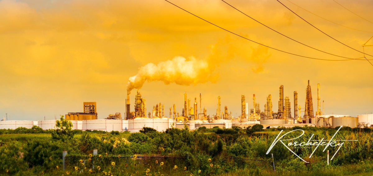 RoschetzkyP's tweet photo. Pollution. Period. - #CorpusChristi - The time is now to start the conversation about who will clean all of this up when we no longer need as much of this. #Cleanupouract #RoschetzkyPhotography https://t.co/1e6DYRZYMy