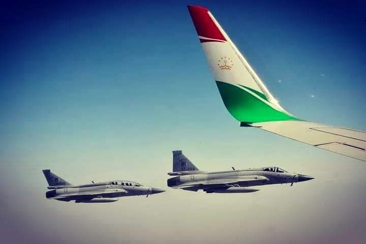 RelatedPakistan's tweet photo. Pakistan 🇵🇰 JF-17 ⚡ s from Sharp Shooters escorting President of Tajikistan 🇹🇯 plane. 

#aviation #avgeek #aviationphotography #aviationlovers #Aircraft #planespotting #pilotlife #flying #flight #planes #military #militaryaviation #Pakistan  #AirForce #PAF #F16 #RelatedPakistan https://t.co/xamfUkUNmx