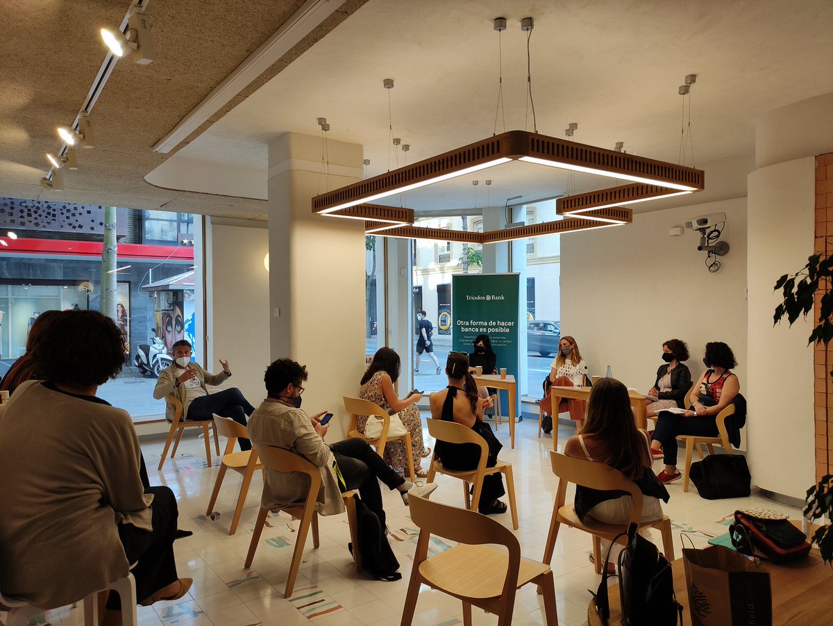 👂🏼 Escuchamos ahora a algunos de los profesionales que han asistido representando a sus #productoras: Esmeralda Ruiz, de <a href="/frescofilm/">Fresco Film Services</a>; <a href="/alex_esteve/">Alex Esteve</a>, de <a href="/weareborneo/">borneo</a>, y Lidia Yáñez, de <a href="/LPescueladecine/">LaPremiére Films</a>, entre otros. Nos cuentan cómo trabajan para que sus #rodajes sean #sostenibles