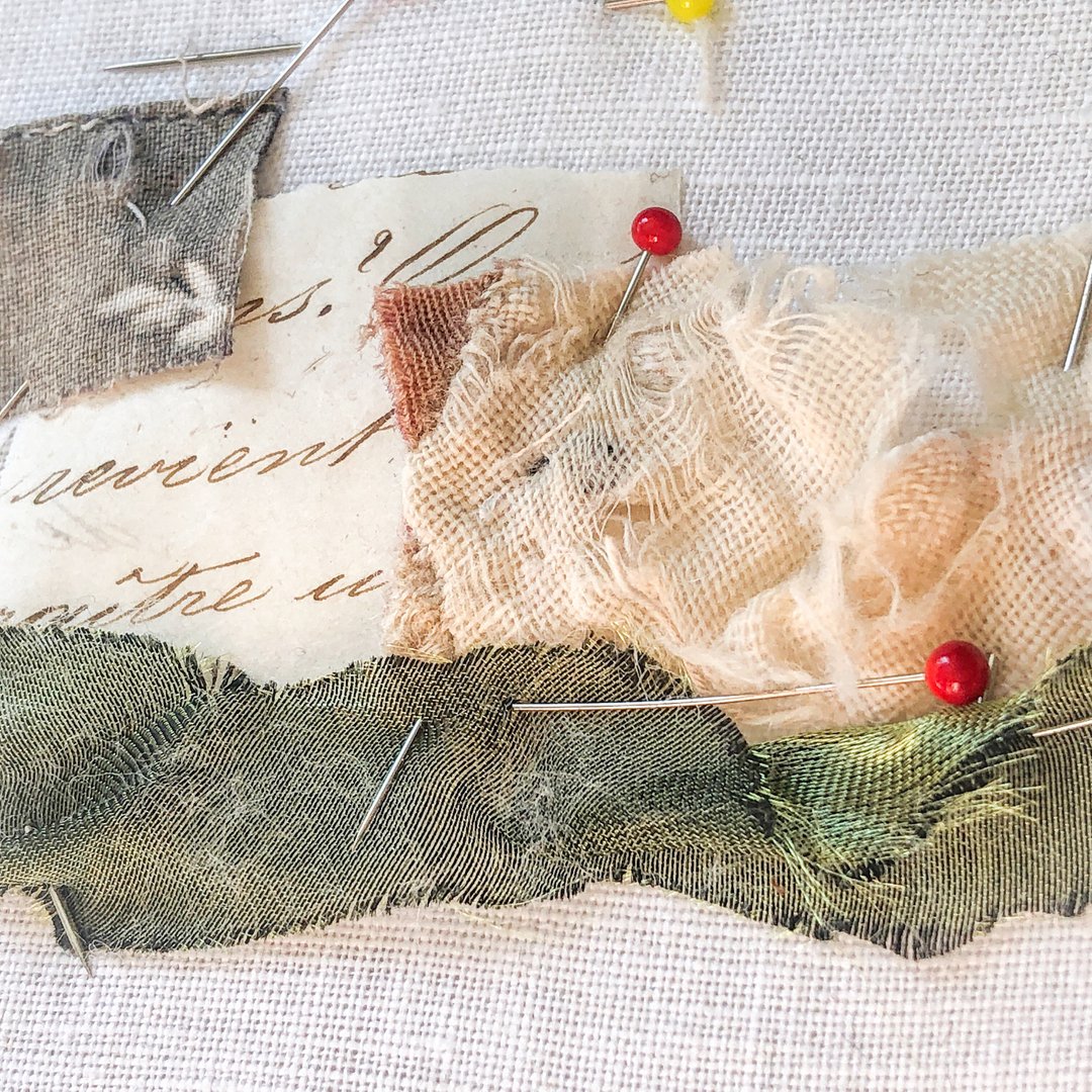 Love, loving the texture on these teeny tiny pieces. Also managed to slip in a scrap of  in there too! #teenywhitedaisy #tinyartpiece #textilecollage