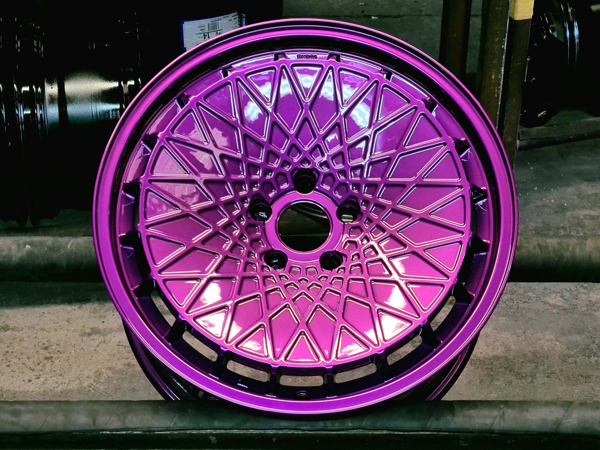 Our platinum purple colour seems to be a popular choice at the moment! This Rota wheel will definitely stand out from the crowd! 

#wheelrefurb #alloywheels #wheelrefurb #wheelrepairs #swindon #wiltshire #powdercoating #powdercoat #diamondcut #diamondcutting #aluminium #aluminium