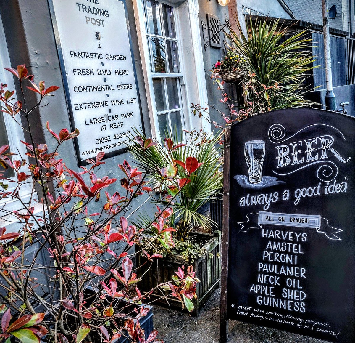 TradingPostBar's tweet photo. Happy weekend folks 🍻
#beer #beeroclock #CraftBeer #weekend #weekendmood #TunbridgeWells https://t.co/LYOzwuQIQR
