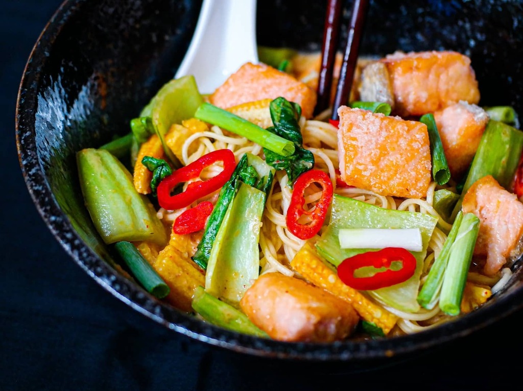 Week day dinner inspiration: 

Spicy and tangy Tom yam #noodles with fried #salmon , #pakchoi , baby #corn and some fresh cut #chillies for extra heat!
.
.
#comfortfood #homecooking #homecookedmeal #homemade #noodleworship #thaifood #recipe #foodofinstag… instagr.am/p/CPqrBGGHHNZ/