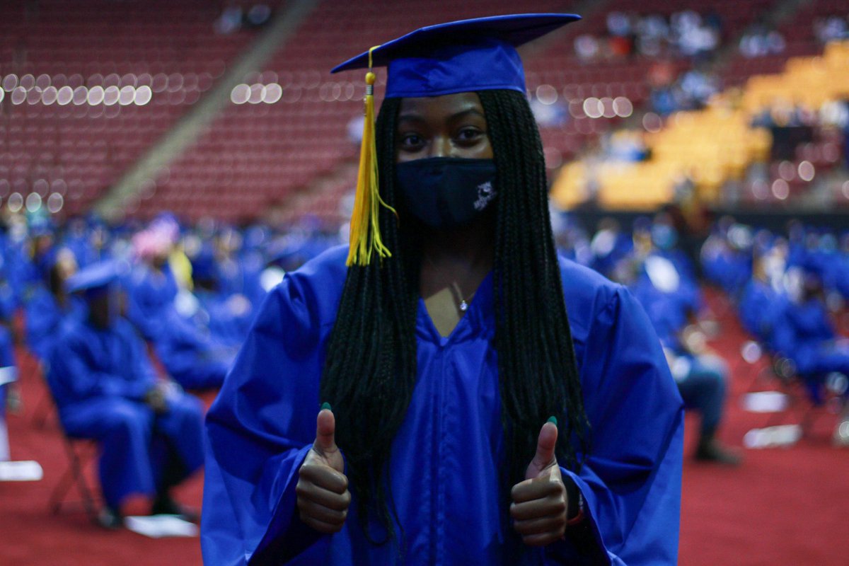 Hopkins270's tweet photo. Linda Nyakundi takes the stage as Scholar Speaker. #HopkinsGrad2021 https://t.co/Gujl5lKpkI