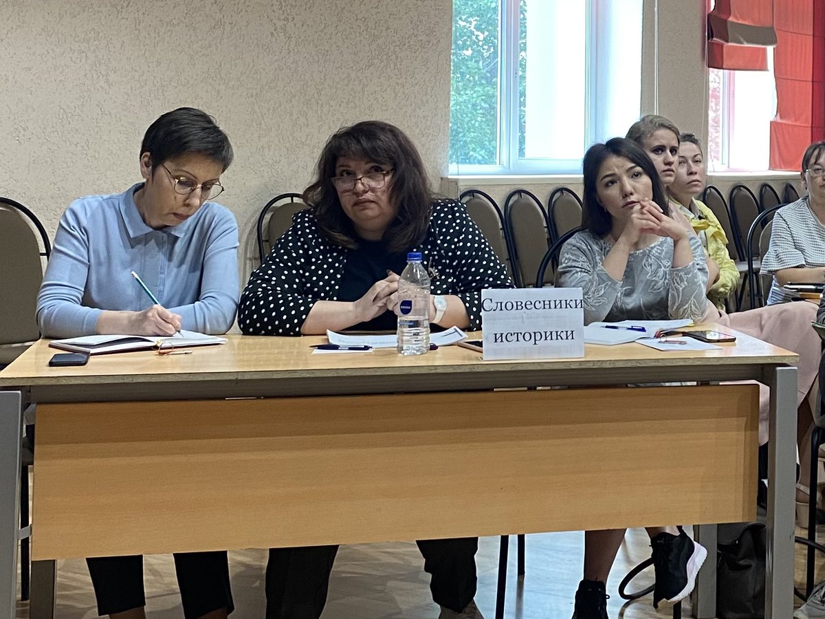 Учебный год завершен, впереди новые горизонты, и сейчас самое время для осмысления и анализа: идет педсовет. Методические объединения не просто отчитываются о сделанном и демонстрируют достижения, но уже погружены в новые задачи.  Новый учебный год не за горами - планов громадьё!