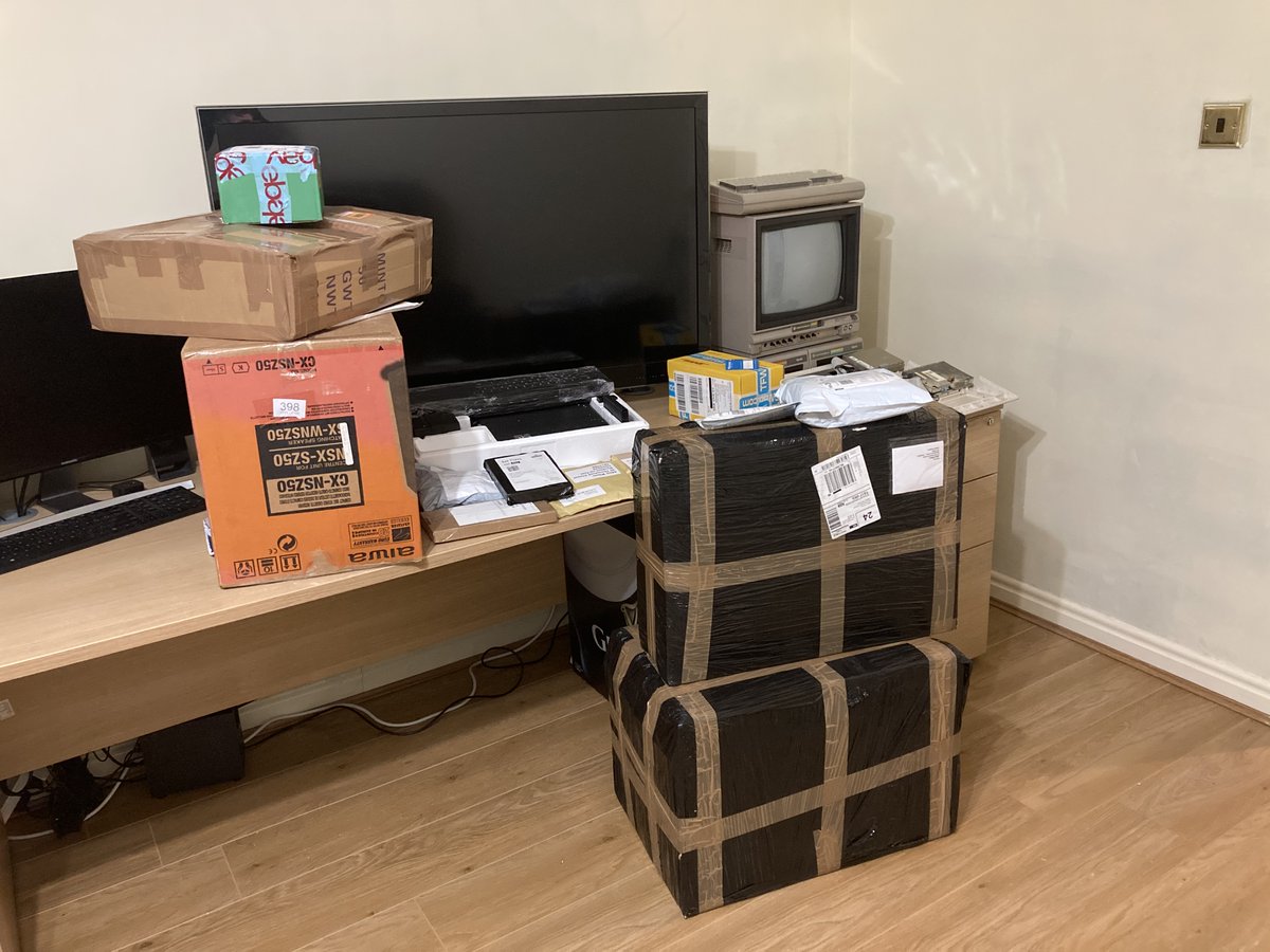 RetroRandRs's tweet photo. First time back at my parents' in three weeks, and there's lots of (self-bought) presents waiting for me. Looking forward to being well enough to get working on them 😀

#sinclair #zx81 #spectrum128k #interfaceone #interfacetwo #microdrive #quantumleap #acorn #archimedes #a3000 https://t.co/fE1221Qv5u
