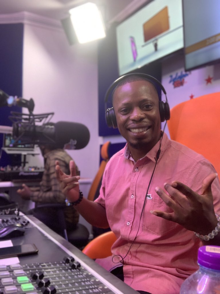 BORBOR_SLY's tweet photo. #YouKontrolThursday π₯ edition of the @AfrosambaOnline pon @zylofon1021fm π‘π’
With the #FiveStarGeneral/@ArnoldVibes feel the fire across the capital π₯π₯π₯π₯ @DjLegendGh @_juju_j @Empress_neeta #afrosamba #proudsambarian
@hajiaphatima22 @Teejay63 @nat_ebube @EugenPeprah https://t.co/XflCKDY7UM