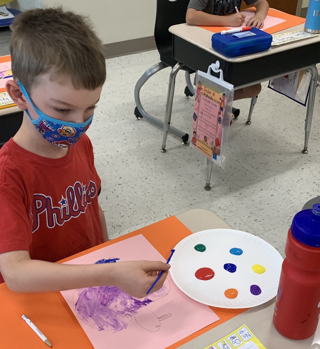 MrsSerfass's tweet photo. Our kindergarten class paid tribute to Eric Carle with our animal paintings today. 🐛🦋🐞🐻🕷#ECstrong 🐾@OJRSDEC @OJRSD https://t.co/ZKiTOudweb