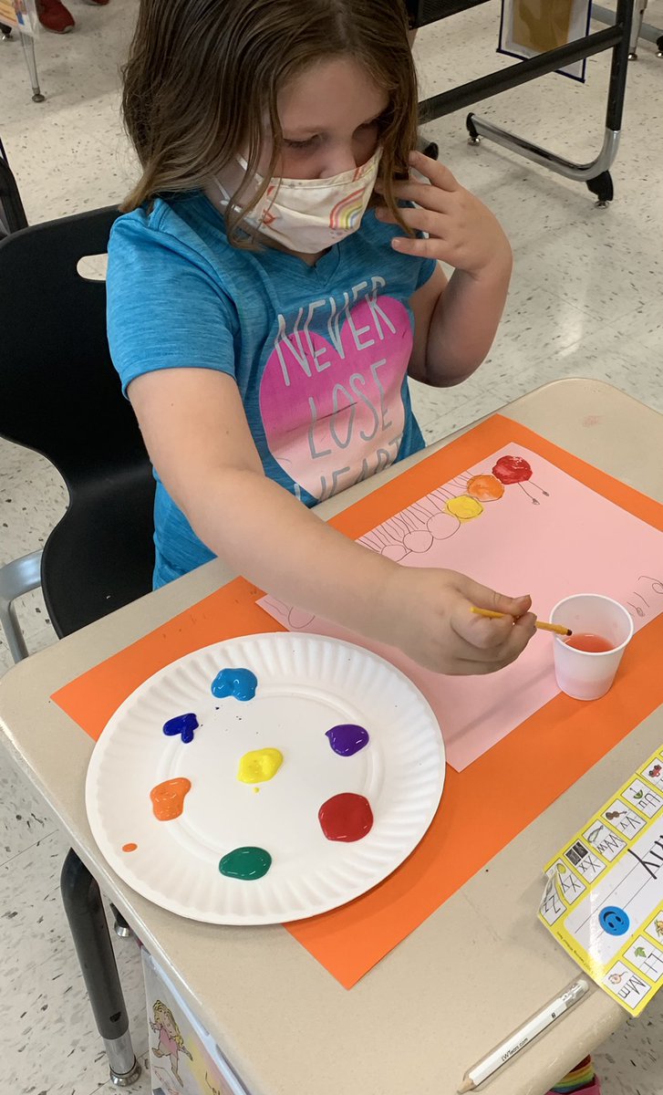 MrsSerfass's tweet photo. Our kindergarten class paid tribute to Eric Carle with our animal paintings today. 🐛🦋🐞🐻🕷#ECstrong 🐾@OJRSDEC @OJRSD https://t.co/ZKiTOudweb