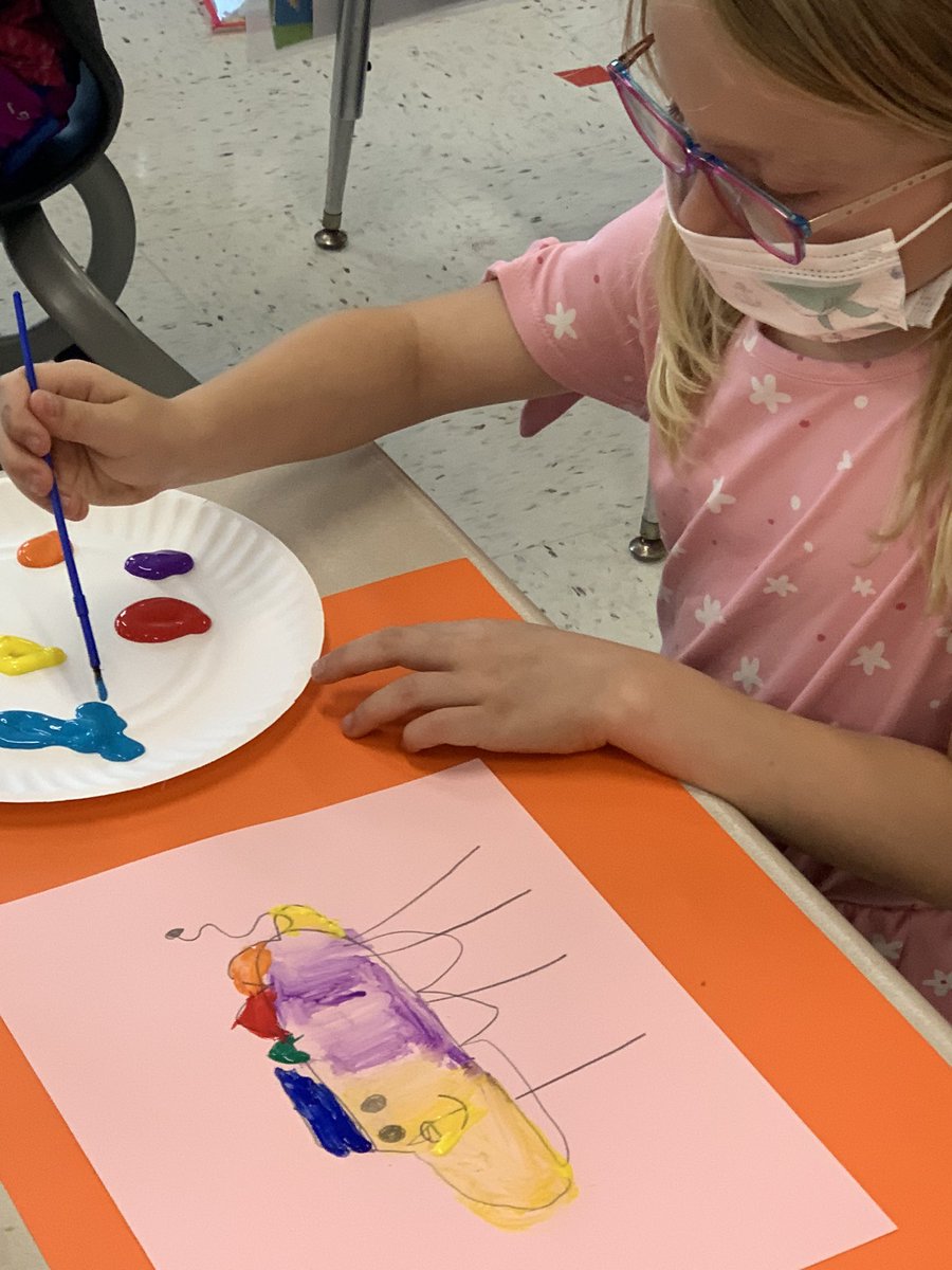 MrsSerfass's tweet photo. Our kindergarten class paid tribute to Eric Carle with our animal paintings today. 🐛🦋🐞🐻🕷#ECstrong 🐾@OJRSDEC @OJRSD https://t.co/ZKiTOudweb