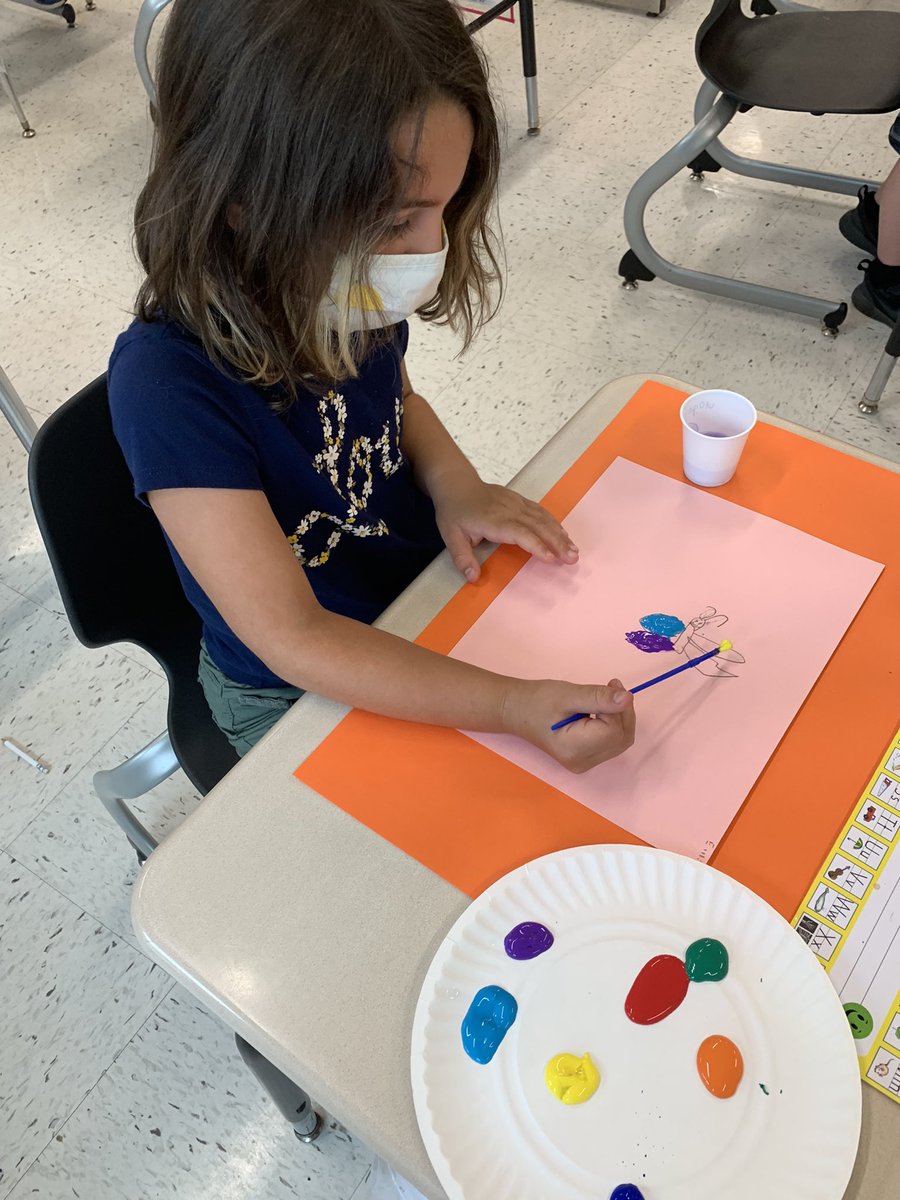 MrsSerfass's tweet photo. Our kindergarten class paid tribute to Eric Carle with our animal paintings today. 🐛🦋🐞🐻🕷#ECstrong 🐾@OJRSDEC @OJRSD https://t.co/ZKiTOudweb
