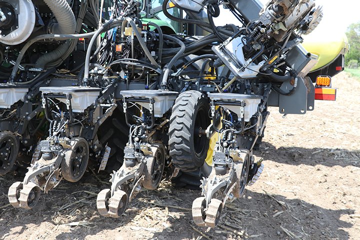 hawkins_ag's tweet photo. This Hawkins VertiCORE™, fitted with @PrecisionPlant equipment, hit the fields for it's second season of planting equipped with new HD Gauge Wheels (standard on new CORE Planter Platforms). 

Need a better high-speed planter toolbar? Click the link:

https://t.co/pNe209rsgj https://t.co/L18XrZxq1Q