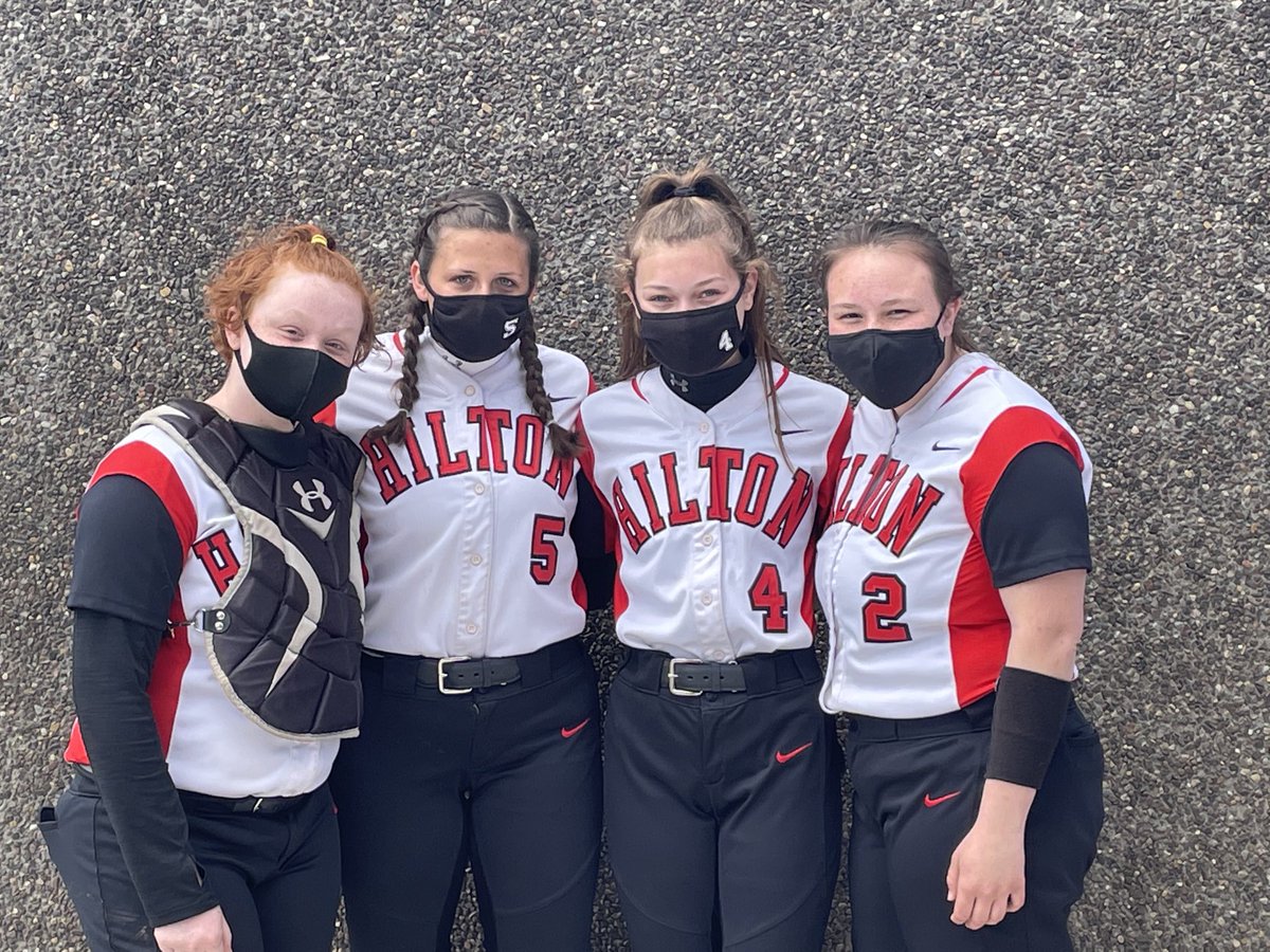 MarijoPearson's tweet photo. ⁦@HiltonSoftball⁩ Congratulations to our 4 Seniors! We are so proud of you and your leadership! #hiltonpride🥎 https://t.co/Y9WSY319Eo