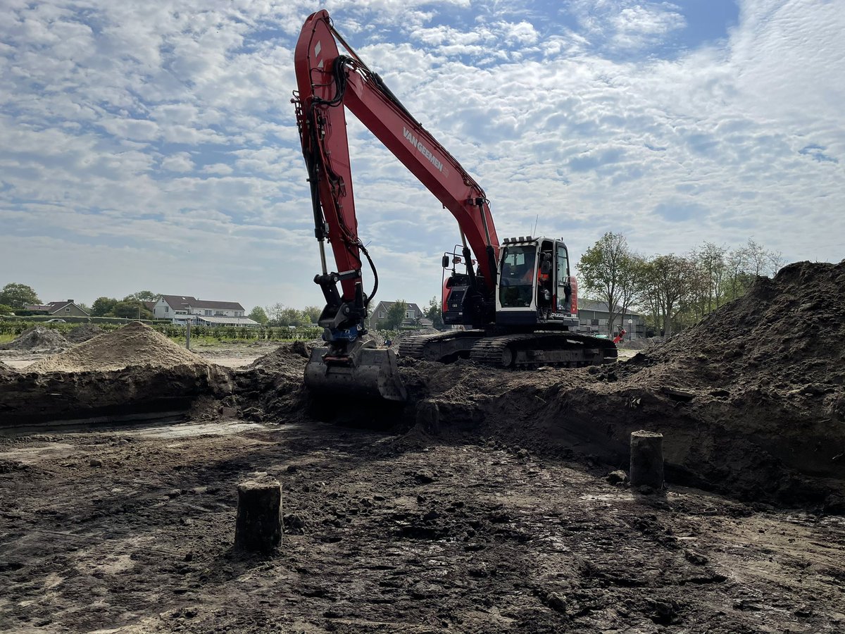 Bouwputten graven in Noordwijk <a href="/van_geemen/">Van Geemen</a> #duyndomeinnoordwijk #kopare