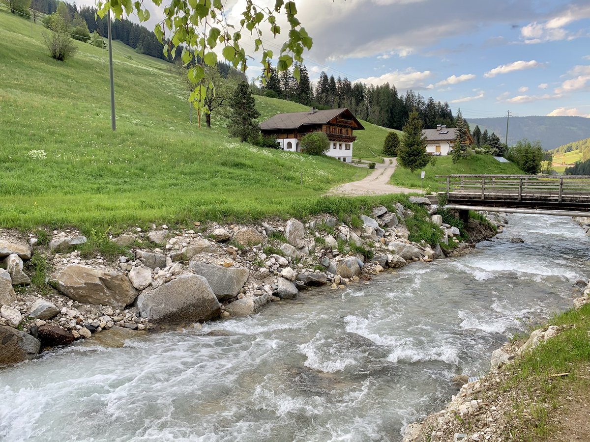 ohofillepetite's tweet photo. ดูวิวขับรถใน South Tirol, Italy คือ แบบ สวยไปหมดทุกมุม https://t.co/XSuvc7bB4M