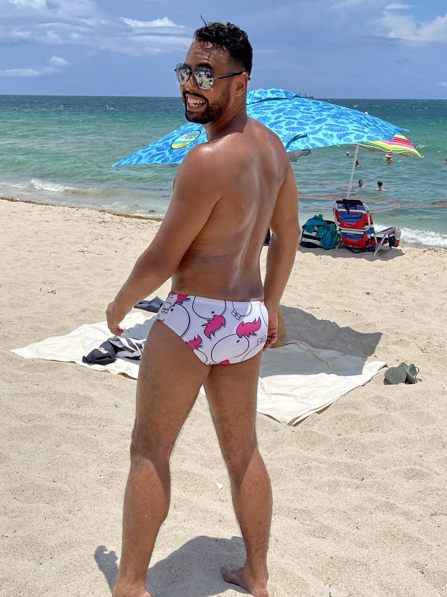 Danilofnsilva's tweet photo. #Summer never ends in my world. If I tell you the amount of people that loved my new @silberfuchsnyc #speedo 😌😋❤️ #Danilofnsilva #GayFlorida #SebastianBeach #sebastianbeachfortlauderdale #GayBoy #GayLatin #Pride https://t.co/hsjtcytDnT