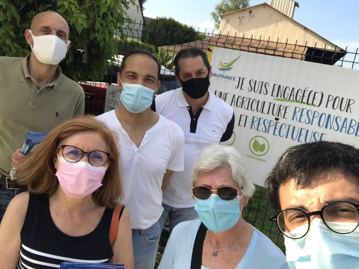 #departementales2021 A la rencontre des voisenonais pour soutenir nos conseillers départementaux <a href="/jullemier2017/">Denis Jullemier</a> et <a href="/NSBeaulnes/">Nathalie Beaulnes-Sereni</a> : des échanges toujours aussi passionnants ! Merci aux élus de nous avoir accompagné avec Nathalie. #20juin : votez pour la ruralité <a href="/Dep21M/">dep21Melun</a>