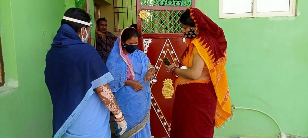 ArtofAid2's tweet photo. Government of Odisha has taken a great step and its reflecting on ground.Our Aasha and Angan Badi workers reached every possible houses to provide  awareness and they are also monitoring the symptoms of Covid.
They all are also @Art_of_Aid volunteers, #AOA. https://t.co/fnLL3D5EzQ
