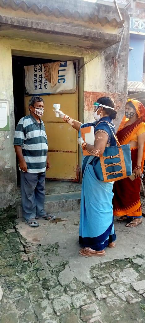 ArtofAid2's tweet photo. Government of Odisha has taken a great step and its reflecting on ground.Our Aasha and Angan Badi workers reached every possible houses to provide  awareness and they are also monitoring the symptoms of Covid.
They all are also @Art_of_Aid volunteers, #AOA. https://t.co/fnLL3D5EzQ
