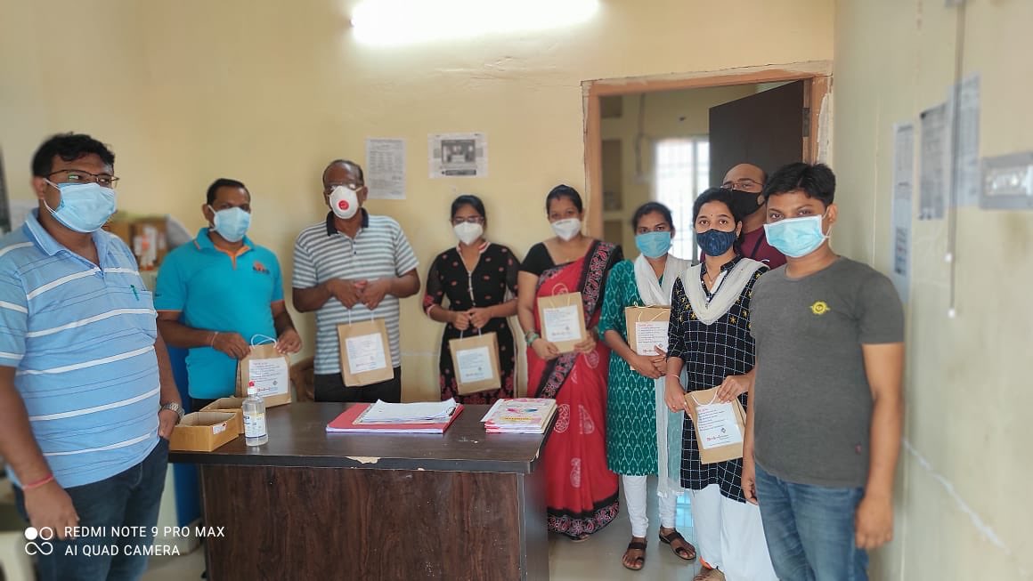 BhuyanMiten's tweet photo. We from Family of Nobel cause Appreciate to the Front line Warrior who helps the society beyond the imagination. 🙏@otvnews @CMO_Odisha @ndtvindia @SonuSood @Subhash23559457 @sabyaactor https://t.co/Q77avWOLFZ