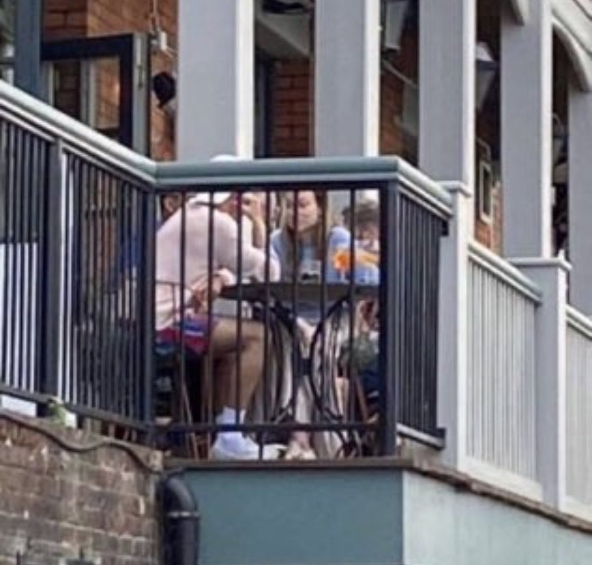 vaquerorry's tweet image. kim taehyung would NEVER hurt me like this. next chapter.