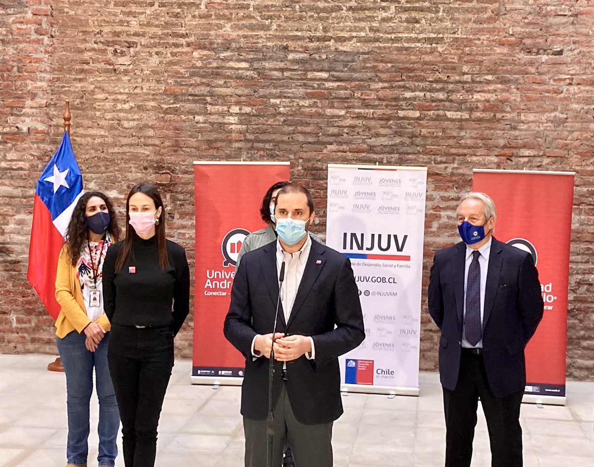 injuvrm's tweet photo. Hoy Ministro @voceriagobierno @jaimebellolio, @SeremiSaludRM Paula Labra, DR @injuvrm @MariaCekalovic, @serv_saludmc y Rector @uandresbello Julio Castro dan inicio a Operativo de vacunación contra el Covid-19 y hacen llamado a las y los jóvenes a vacunarse 💉
#YomeVacuno ✌🏻 https://t.co/L3OFZxow5g