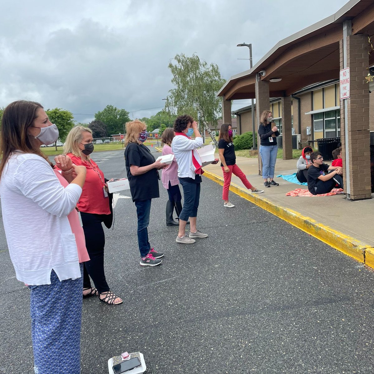 MsJPerryReading's tweet photo. It takes a village, these are just SOME of the people who "show up" for these kids each day!
Literacy is a right, a path to our dreams. Having people behind you as you face hurdles & grapple for your future means EVERYTHING! #GRG21 #DDESGRGParty @Learning_Ally #ReadForYourLife https://t.co/q6MkHv5N1B