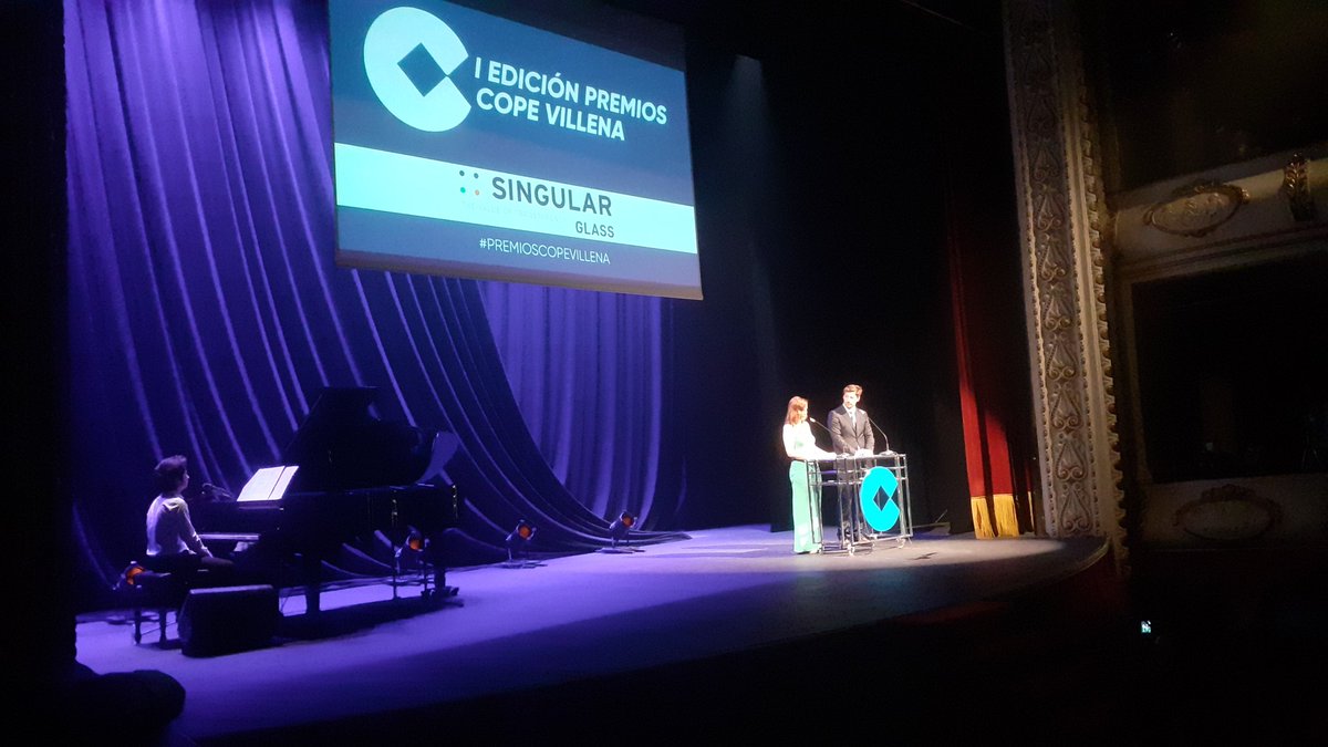Enhorabuena a @MQRVILLENA por la Gran Gala #PremiosCOPEVillena. Y enhorabuena a los premiados. Estos premios demuestran que a pesar de los problemas tenemos personas extraordinarias.