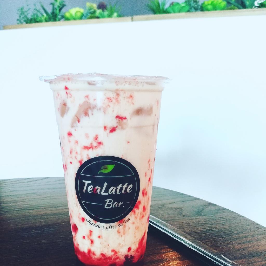 MissssHuang's tweet photo. Strawberry Flow @tealatte ⭐⭐⭐⭐
#foodjournal #tealatte #milktea #thursdayvibes https://t.co/G3Ikun9PeF