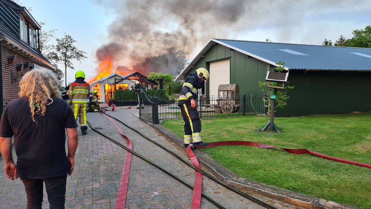 Zeer grote brand in schuur Wijnjewoude -.