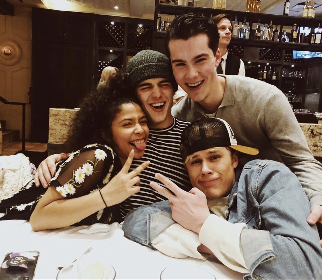 comeonreg's tweet photo. hey guys, what’s up? i’m reggie!!
🐣🧲18, bi, he/bug
🐣🧲taken by blue🥰 @dogboyluke 
🐣🧲shred on bass and occasionally play the piano and sing backup for julie and the phantoms🎸👻
🐣🧲talk to me about star wars👾🛸 https://t.co/OAgjRkUXuZ