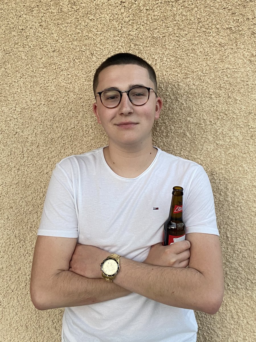 ⚠️Flash  Info⚠️
Le <a href="/CarpeFc/">Carpe FC</a> est heureux de vous annoncer la signature de son nouveau coach pour une saison avec une saison en option en cas de trophée majeur.
Le transfert est estimé à 3L de captain.
#bienvenuecoachBourrach