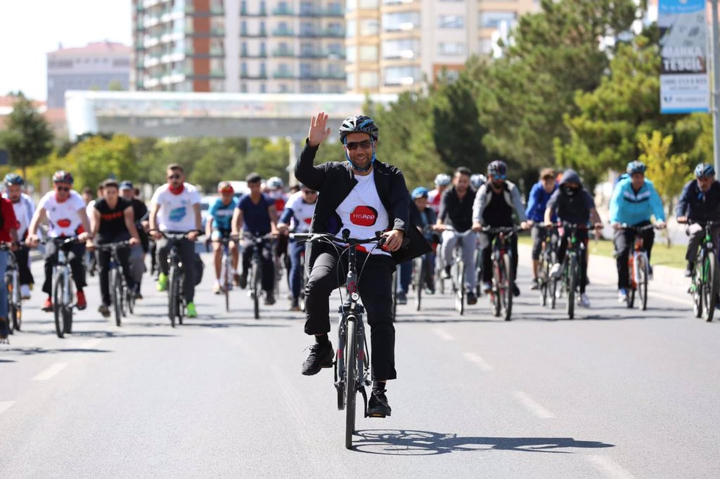 Bisiklet seferberliğinde biz de varız 🙋🏻‍♂️

#DünyaBisikletGünü‘nde 3 arkadaşımıza birer bisiklet bizden hediye 🎁 

Hesabımızı takip edip ✅
Bu tweeti Rt yapmanız yeterli ♻️

#BenimBisikletim 🚴🏻‍♀️🚴🏼‍♂️