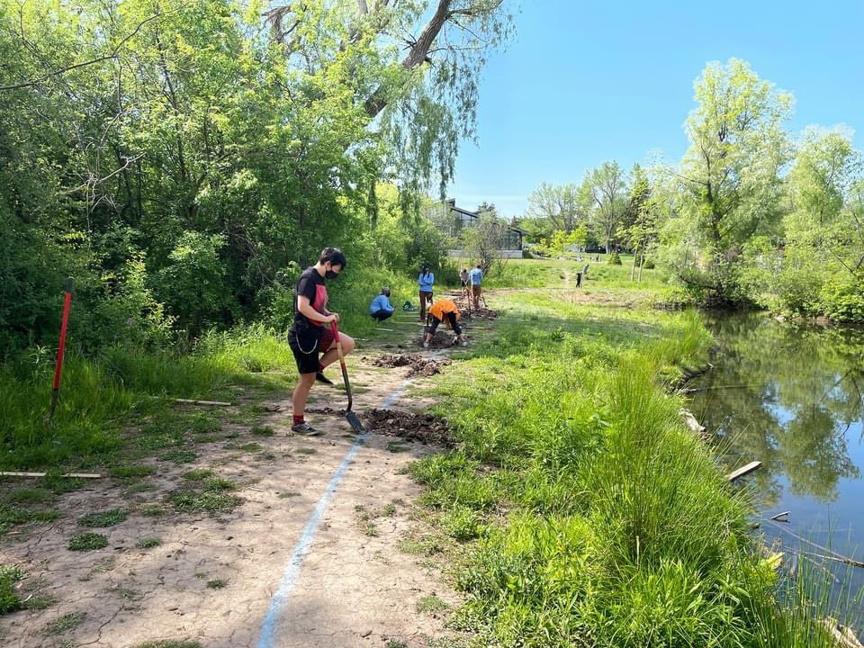 parkschoolbflo's tweet image. In partnership with WNY PRISM, the Park community began the installation of a fence as part of conservancy efforts to manage the invasive Red Swamp Crayfish in the stream. Many thanks to all who helped! #ActiveLearning #AlwaysLeading #SolvingComplexProblems
